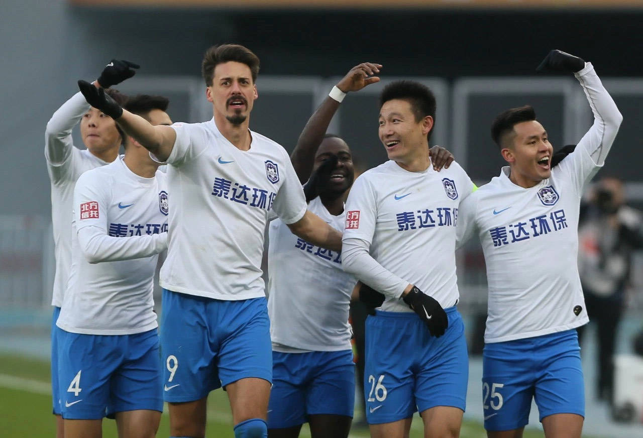 明尼苏达森林狼训练开放日，赛前临场应变引欢呼，葡超在即，控场能力受关注的简单介绍