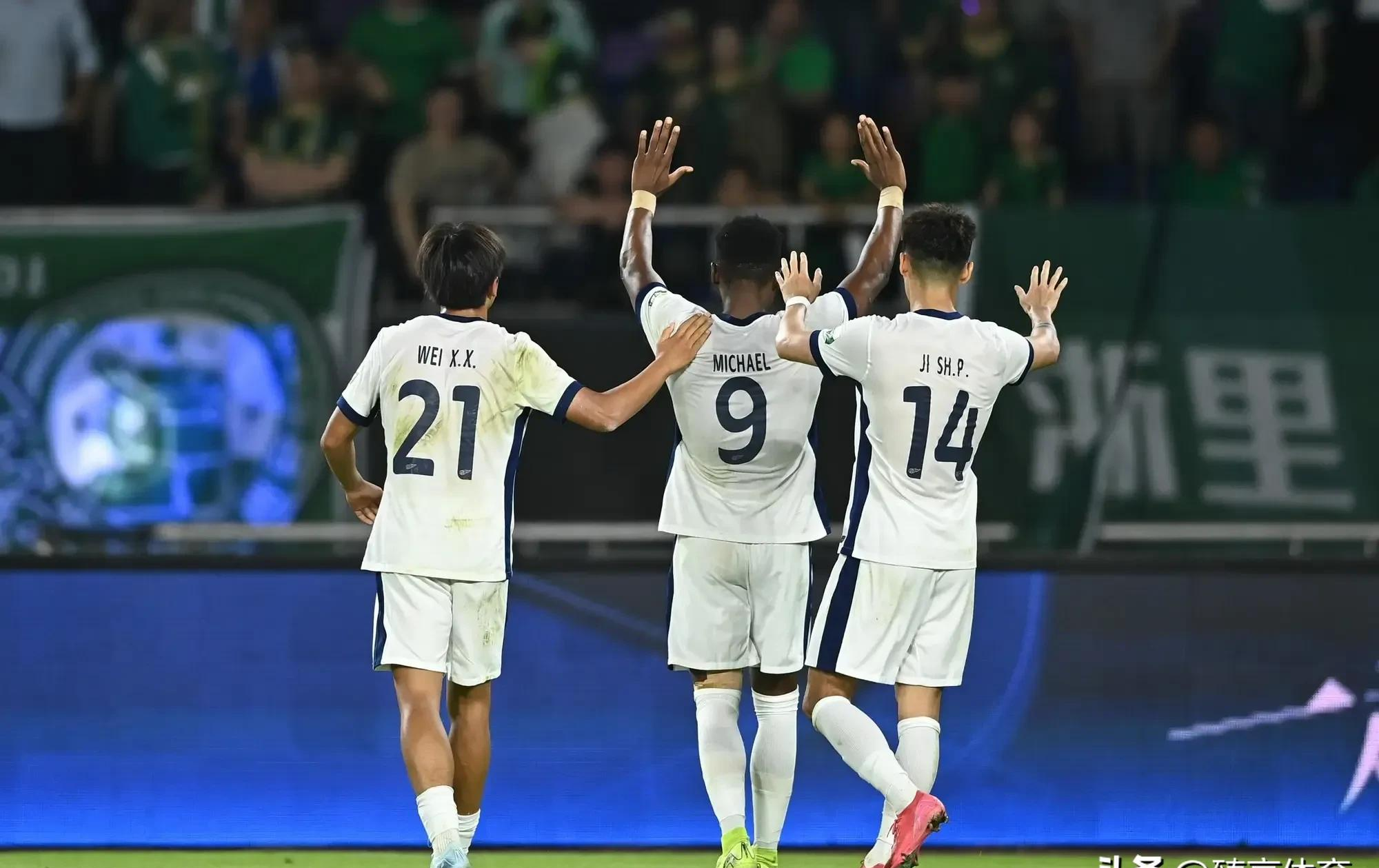 英超冲刺阶段再迎强敌;巴塞罗那扳平良机;主帅态度——质疑声仍在;更衣室氛围转暖的简单介绍 英超冲刺阶段再迎强敌;巴塞罗那扳平良机;主帅态度——质疑声仍在;更衣室氛围转暖的简单介绍