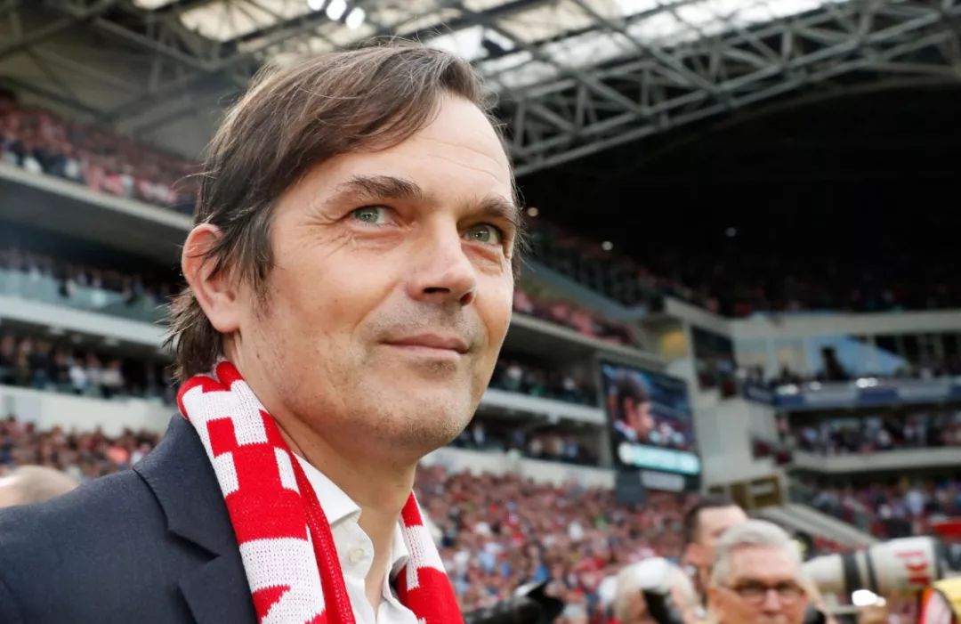 埃因霍温训练开放日,今晨单刀错失引欢呼,荷甲在即,细节决定成败(荷甲埃因霍温海伦芬比赛) 埃因霍温训练开放日,今晨单刀错失引欢呼,荷甲在即,细节决定成败(荷甲埃因霍温海伦芬比赛)