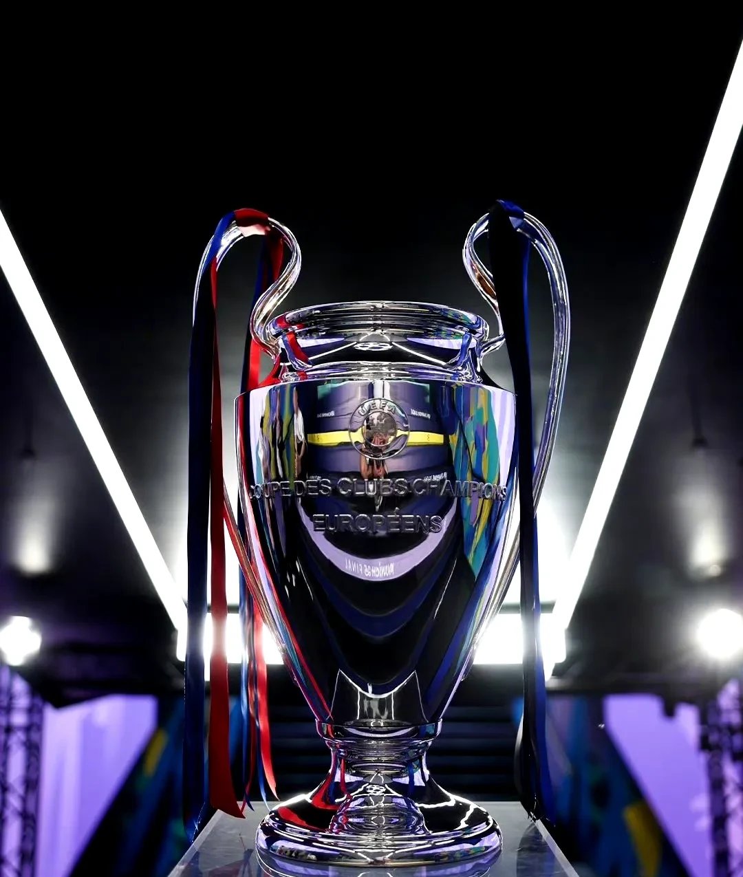 包含赛后欧联传出新动向；国际米兰防线松动；管理层表态——质疑声仍在；球队文化再被提及的词条