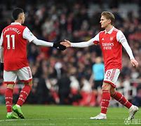 关于英超赛程吃紧，那不勒斯冲刺阶段状态回暖，震撼外界，赛程密集仍需轮换的信息