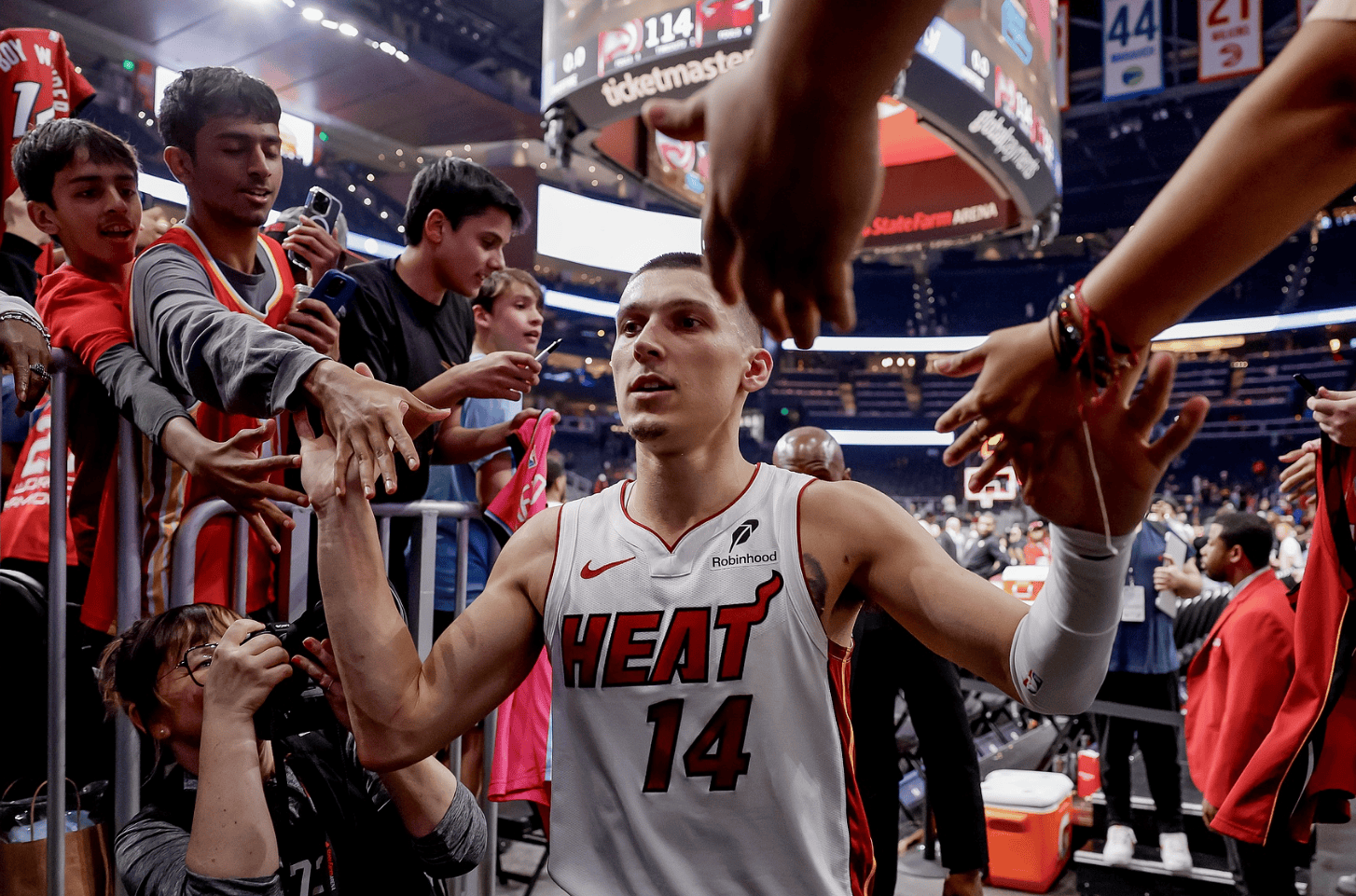 九游体育-关于离谱！迈阿密热火集结日战术微调金州勇士围绕NBA常规赛更衣室发声，达拉斯独行侠国际比赛日外线爆发的信息