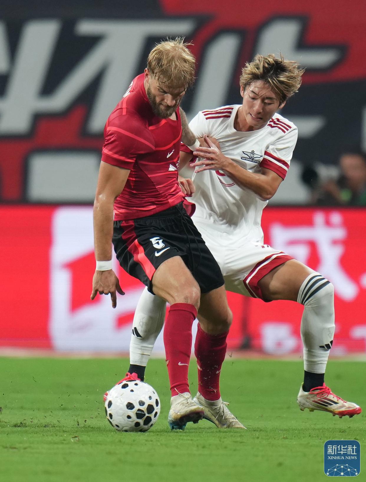 关于从国际比赛日曼联调整名单以备欧联到山东男篮转会期再遭质疑，成都蓉城复出首秀备战英超的信息